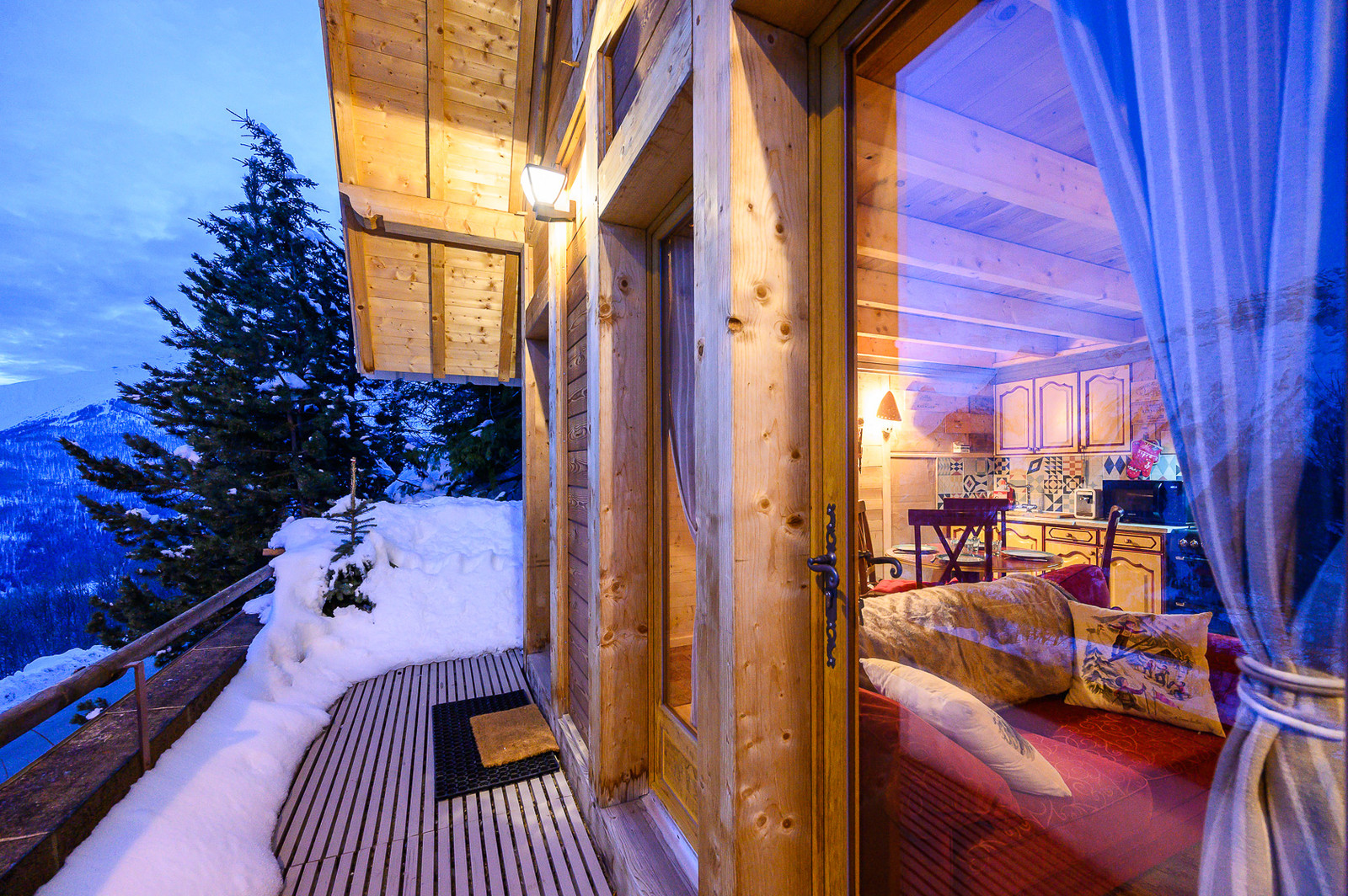 Petit chalet, avec vues extérieures